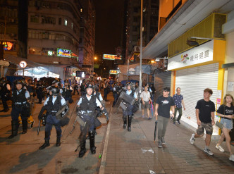 有示威者昨日占据旺角街道，与警方爆发冲突。资料图片
