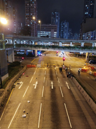 荃灣示威者堵塞青山公路。網上圖片
