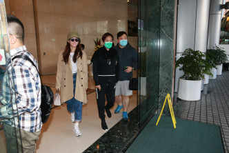 去年11月，曾國猷和王敏奕陪朱錫珍到醫院睇醫生。