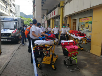 九龍城一名男子報稱妻子斬兩女兒致昏迷，大批救護員戒備。