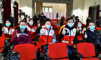 中國派到意大利的醫護人員已到達首都羅馬以協助抗疫。AP