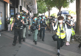 警方進入海港城。