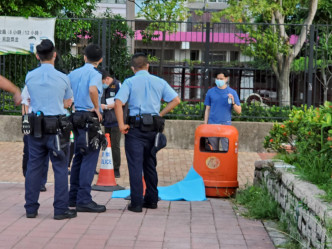 女嬰棄垃圾桶旁死亡。