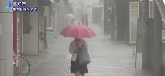 日本西部多处已经出现狂风大雨。网上图片