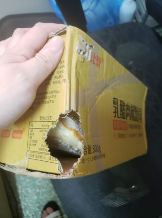 網民懷疑包裹被老鼠咬爛。網民Kin Tse圖片
