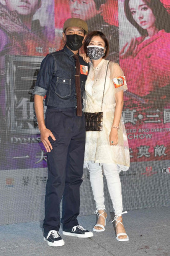 姜皓文与太太殷宁一同出席新片《真·三国无双》首映礼。