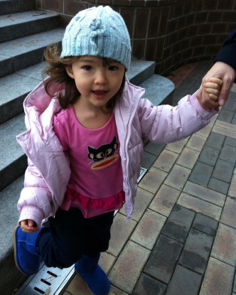 两岁的Ella Gross，真系由细靓到大。