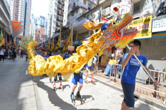 今年的巡游活动有20多支巡游队伍，共约1500人参加。