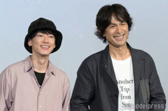 佐藤今日跟《浪客劍心最終章》拍檔江口洋介到東京新宿一間戲院謝票。