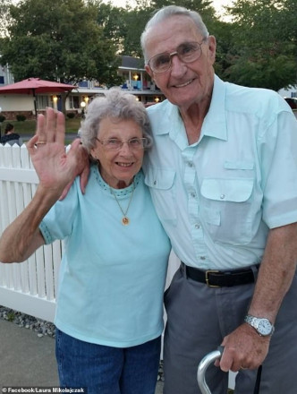 两人相爱60多年。网图