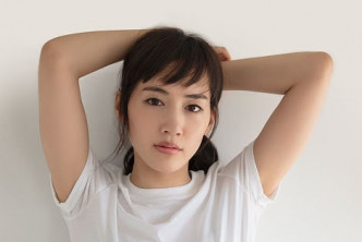36歲的綾瀨是藝能界罕有「盛女」。