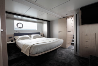 同型號遊艇內部，更設有雙人大床，甚寬闊舒適。網上圖片