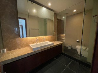 浴室光洁亮丽，采乾湿分离设计。