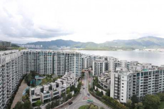 此放盤居高臨下，俯瞰天賦海灣及吐露港海景，眺望山景。