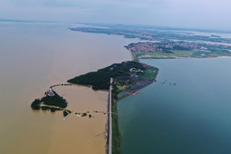 航拍位于鄱阳湖东岸的江西鄱阳县。