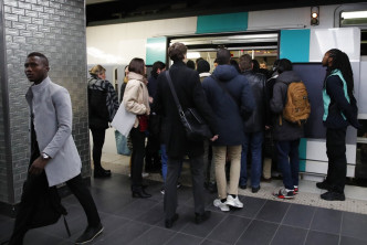 巴黎地铁多条綫路都停驶。AP图片