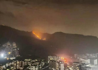 深圳大南山發生大火。網上圖片
