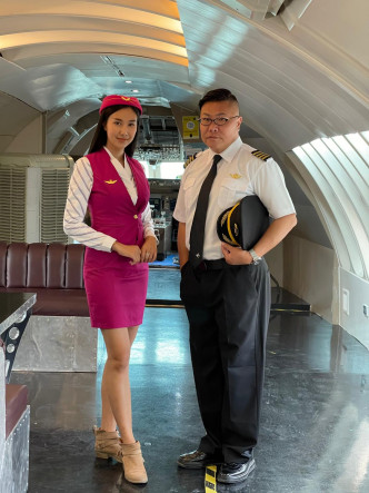 曼谷新开飞机咖啡店，乘客可以租用机师及空中小姐制服影相。