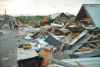 印尼地震及海嘯造成嚴重傷亡。AP圖片