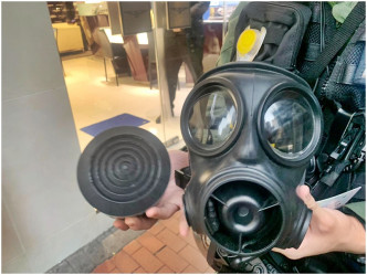 警方檢獲的防毒面具。「香港警察」fb圖片