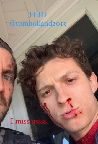 Jake Gyllenhaal就公開湯姆流鼻血的舊花絮照賀壽。