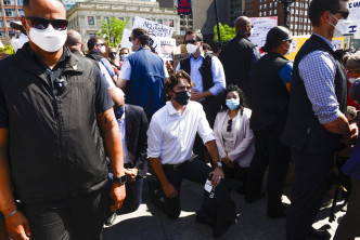杜魯多出席反種族主義集會三度單膝下跪。AP資料圖片