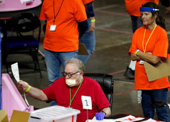 约四分一受访者认为去年大选有「非法投票」情况。AP资料图片