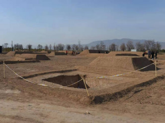 山西朔州后寨村发现215座古墓。网上图片
