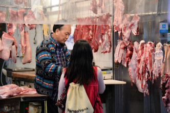 內地有18個豬場停止供應活豬到本港。