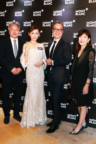 刘心悠和太子珠宝钟表集团主席邓钜明出席男士配饰品牌专门店开幕礼。