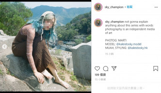 女子在墳墓上拍攝。圖片轉載自「sky_champion」