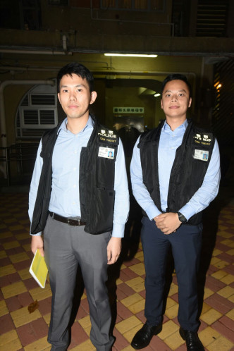 屯门警区刑事调查署理总督察黄泳洪(左)。