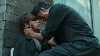 姜涛演的「叶天晴」于「611事件」惨被斩死，令演其父亲「叶盖天」的德斌极度难过。