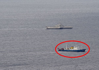 「吉福茲號」在南海遇上中國遠洋科考船「海洋地質4號」（紅圈）。 美國海軍圖片
