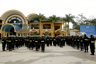 同登火车站已经驻守几百名军警人员。AP图片