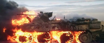 梅里芝尼克夫爲加熱罐頭食品，不小心把裝甲車燒毀。 網上圖片
