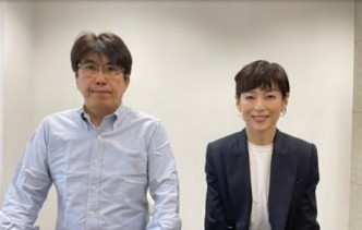 石橋貴明與鈴木昨晩上載合照宣布離婚，但見鈴木笑得很開心。