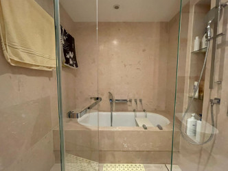 浴室採乾濕分離設計，方便打理。