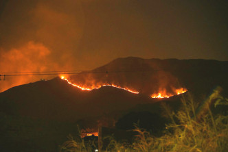 八鄉林村郊野公園的山火，到早上才撲熄。