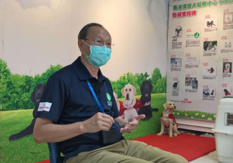 香港導盲犬服務中心主席張偉民說。發展局網站