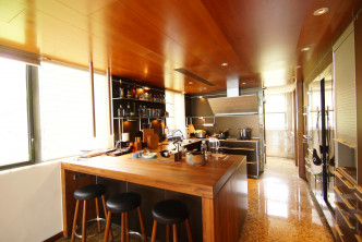 開放式廚房設計令入廚空間更開闊。