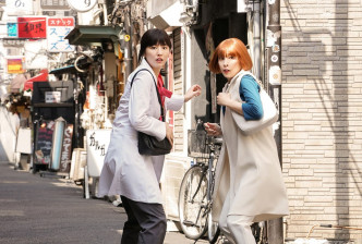 竹内结子在《信用欺诈师JP 公主篇》饰演长泽正美师父STAR。