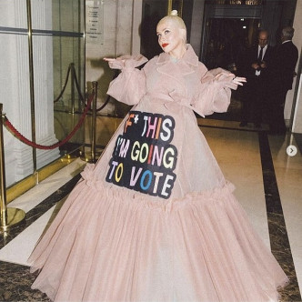 Christina Aguilera亦改图呼吁选民投票。