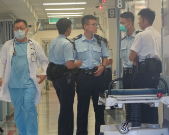 受伤工人被送往博爱医院抢救后证实不治。