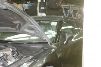 私家車車窗被擊至碎裂。李子平攝