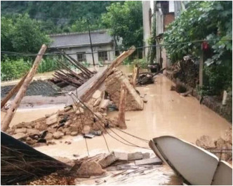 宝鸡西山地区部分村镇受灾严重。