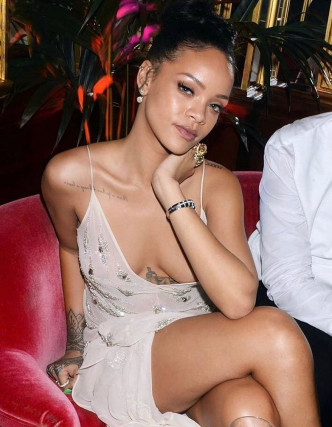 Rihanna首度上榜排33位，成女歌手中排名最高。