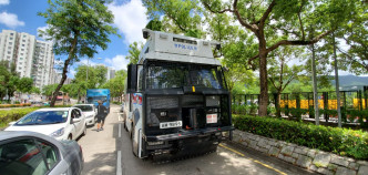 水炮車進行路面測試。