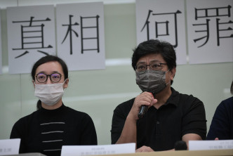 香港记者协会主席杨健兴(左)。
