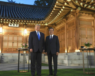 特朗普昨晚與南韓總統文在寅會面。AP